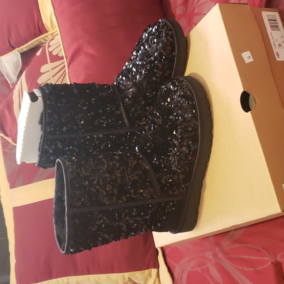NEW UGG Classic Short Chunky Sequin black..size 7 - Picture 4 of 7